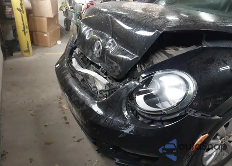 2014 Volkswagen Beetle 1.8T Entry из США, поврежденный, VIN 3VWF17AT9EM638645